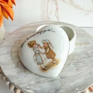 Vintage 1970s Holly Hobbie Boho Cottage Core Lidded Heart-Shaped Trinket Box